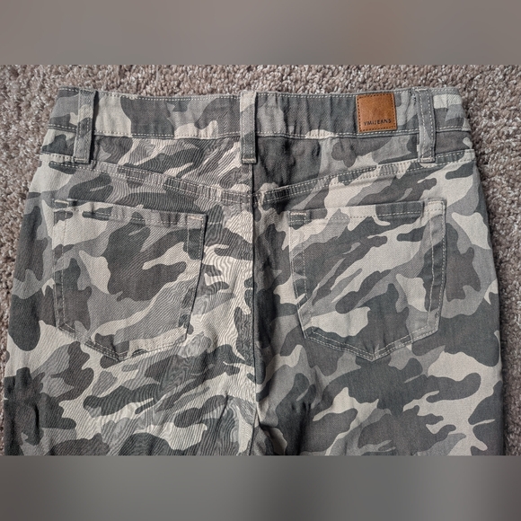 YMI Camouflage Distressed Skinny Stretch Jeans Size 11 - Picture 6 of 9